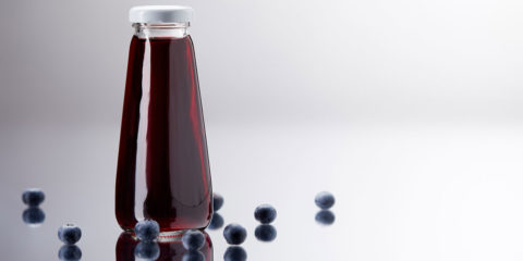 Blaubeersaft in Glasflasche
